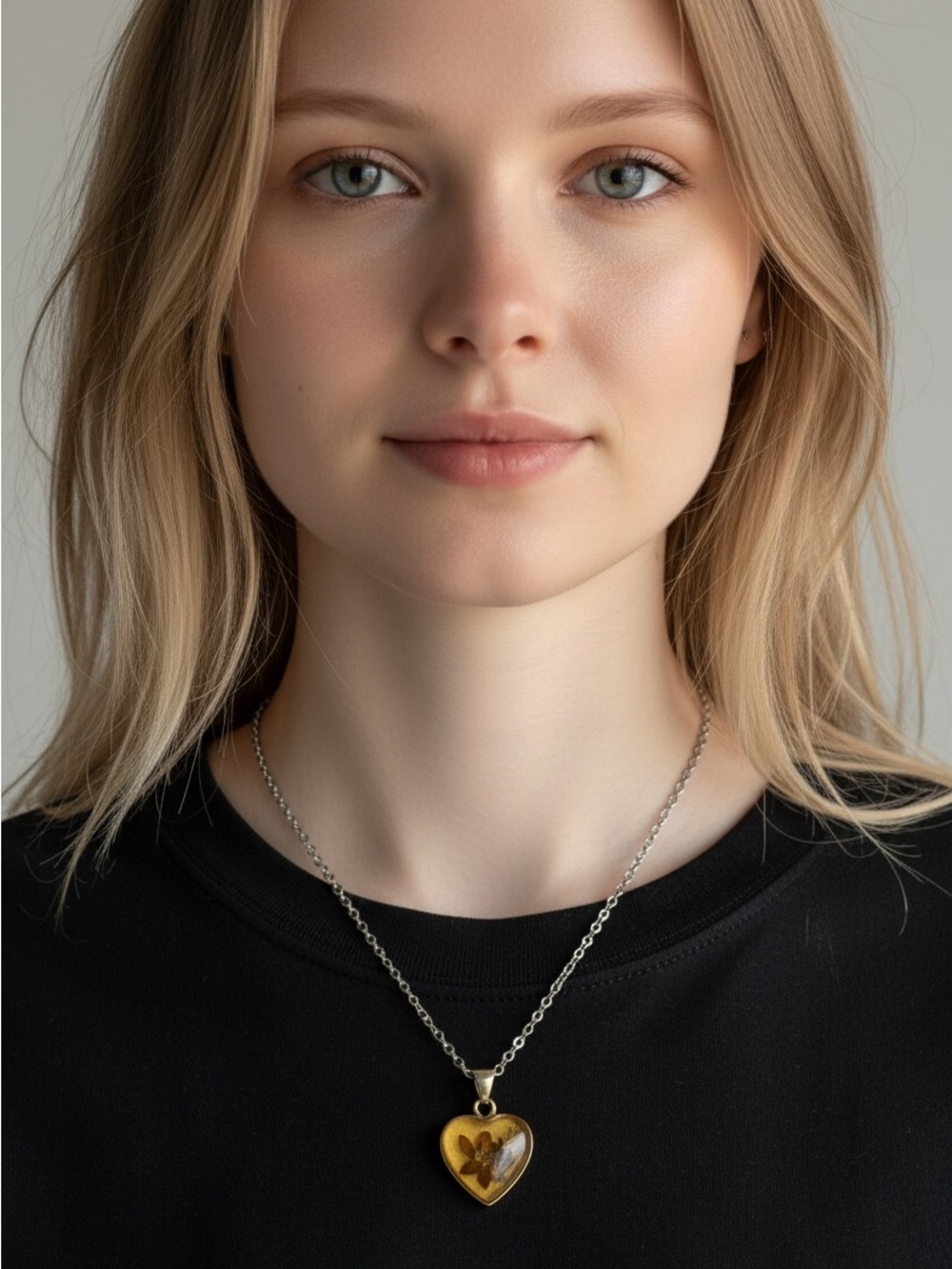 9/24 Heart Resin Pendant Necklace with Dried Flower - Gold Tone